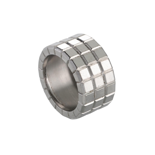 412 - A CHOPARD 'ICE CUBE' RING, in 18ct white gold, stamped Chopard, 750, numbered 823808 3262088, Size: ... 