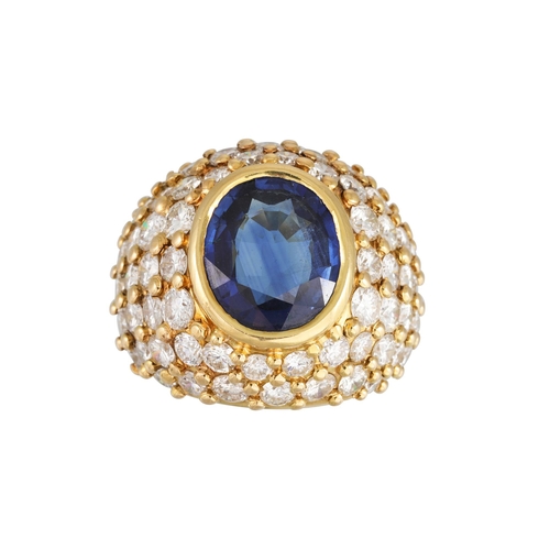 415 - A FINE QUALITY SAPPHIRE AND DIAMOND BOMBE CLUSTER RING, the oval sapphire to a pave diamond mount, F... 