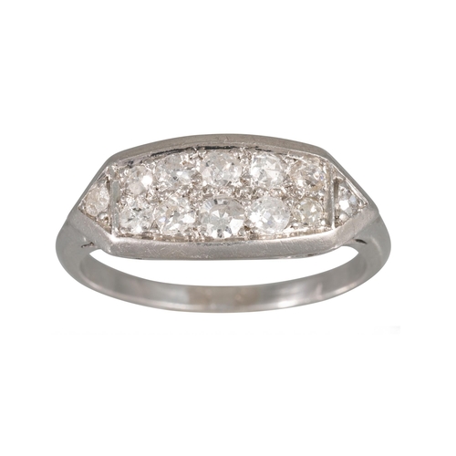 420 - AN ART DECO TWO ROWED DIAMOND RING, set with old cut diamonds, mounted in white metal. Estimated: we... 