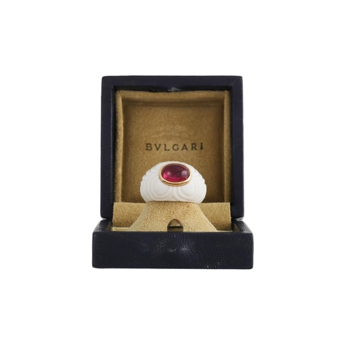 427 - A BVLGARI WHITE CERAMIC AND TOURMALINE BOMBÉ RING, mounted in 18ct gold, signed Bulgari, size K with... 