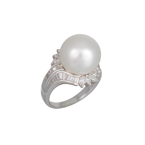 430 - A SOUTH SEA PEARL AND DIAMOND SET RING, the central pearl to a marquise and baguette diamond surroun... 