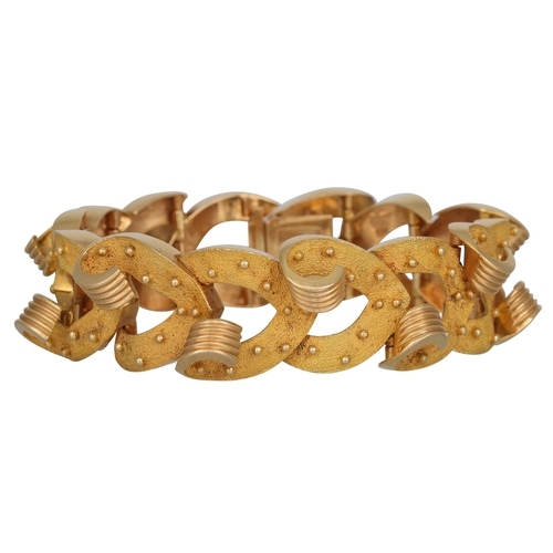 436 - AN 18CT VINTAGE GOLD BRACELET, scrolled textured links, 67 g.