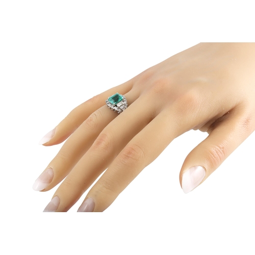 459 - AN EMERALD AND DIAMOND CLUSTER RING, the octagonal emerald to a brilliant and baguette diamond surro... 