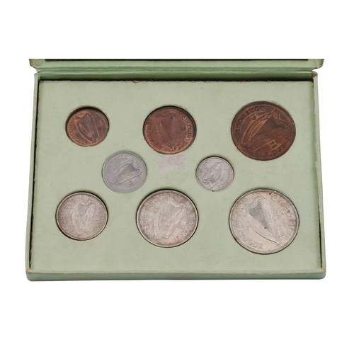 541 - 1928 IRISH UNC 8 COIN SET, boxed