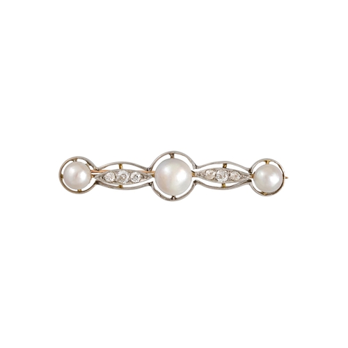 65 - AN ANTIQUE PEARL AND OLD CUT DIAMOND BAR BROOCH, mounted in white and yellow gold, boxed