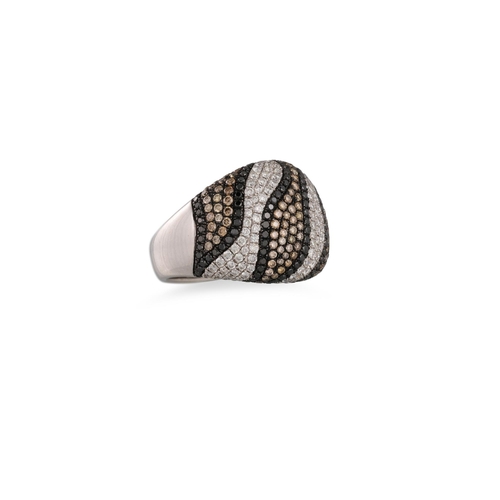 79 - A THREE COLOUR DIAMOND RING, pavé set, mounted in 18ct gold, size L - M