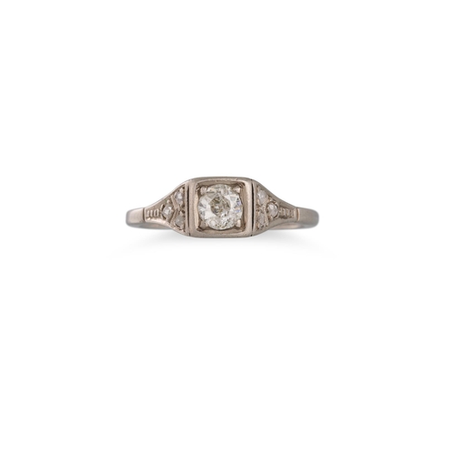 84 - AN ART DECO DIAMOND RING, the old cut diamond to rose cut diamond shoulders, mounted in platinum, si... 