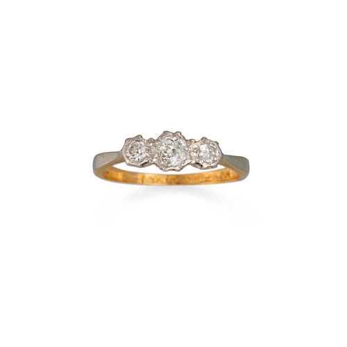 119 - A DIAMOND THREE STONE RING, the brilliant cut diamonds mounted in 18ct yellow gold and platinum. Est... 