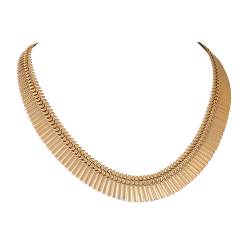 15 - A 9CT YELLOW GOLD GRADUATED FRINGE NECKLACE, boxed, 24 g