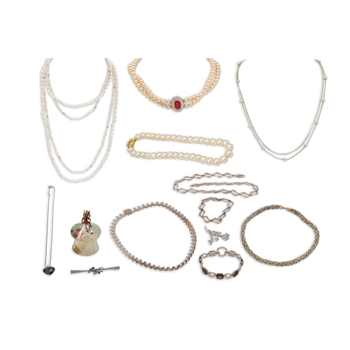 20 - AN INTERESTING COLLECTION OF SILVER JEWELLERY, costume river pearls, chains, silver tooth fairy box,... 