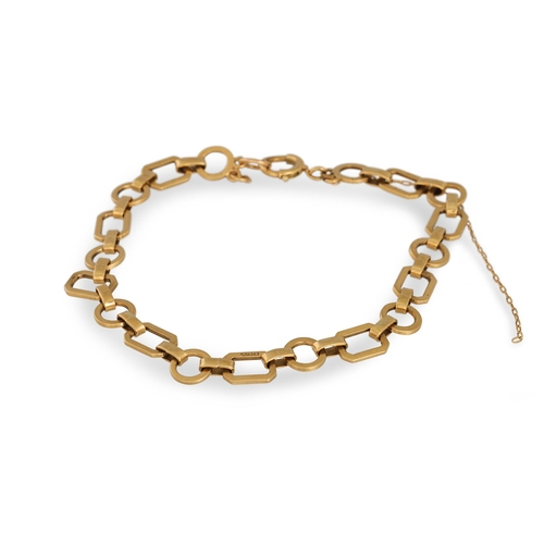 4 - A 9CT YELLOW GOLD FANCY LINK BRACELET, 6.5 g.