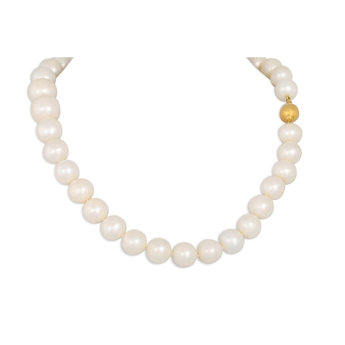 47 - A GRADUATED PEARL NECKLACE, to a 18ct gold clasp