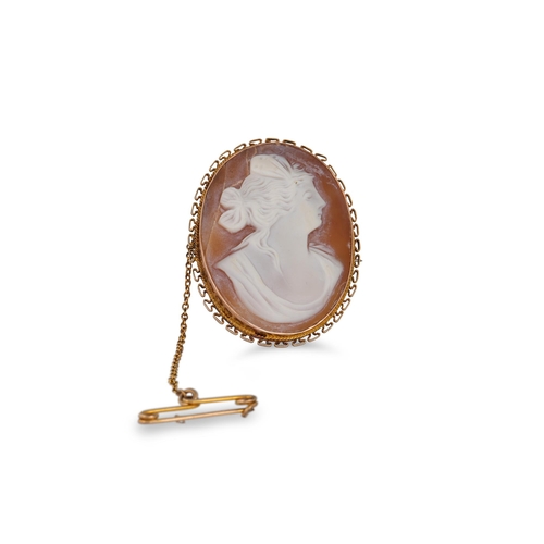 86 - A SHELL CAMEO BROOCH, depicying a lady in profile, mounted in 9ct gold