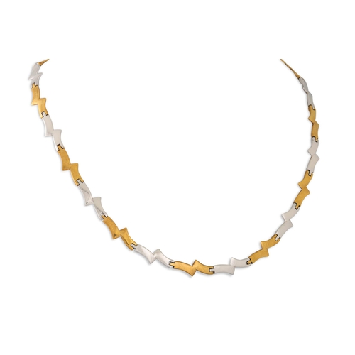 128 - A 9CT TWO COLOUR GOLD ZIG ZAG NECKLACE, 14.5 g.