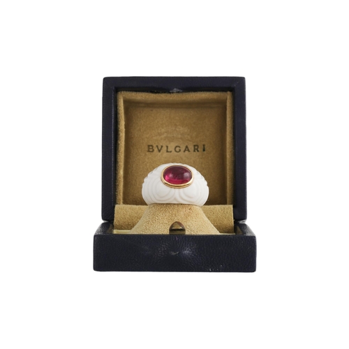 102 - A BVLGARI WHITE CERAMIC AND TOURMALINE BOMBÉ RING, mounted in 18ct gold, signed Bulgari, size K with... 