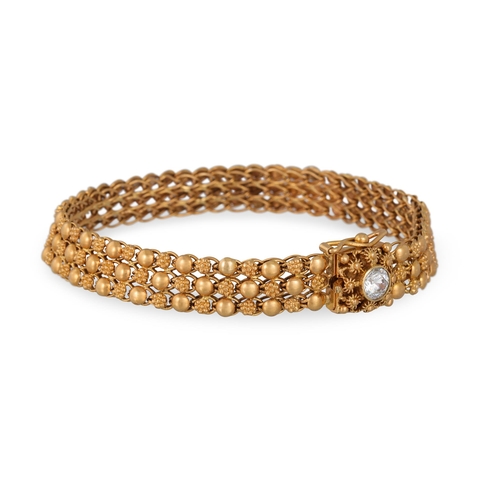 140 - AN 18CT GOLD FLEXIBLE BRACELET, 17.9 g.