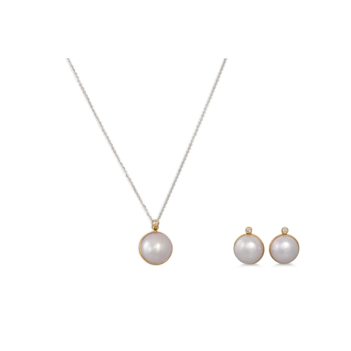 181 - A SUITE OF JEWELLERY COMPRISING OF: A pair of mabé cultured pearl earrings, mounted in 18ct yellow g... 