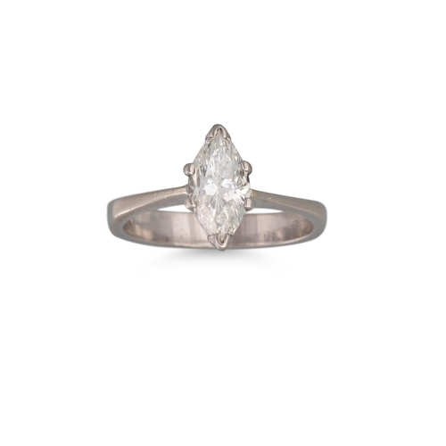 194 - A DIAMOND MARQUISE SINGLE STONE RING, mounted in platinum. Estimated: weight of diamond: 1.10 ct. co... 