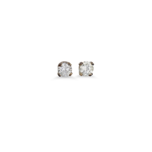 51 - A PAIR OF DIAMOND STUD EARRINGS, the brilliant cut diamonds mounted in white gold. Estimated: weight... 