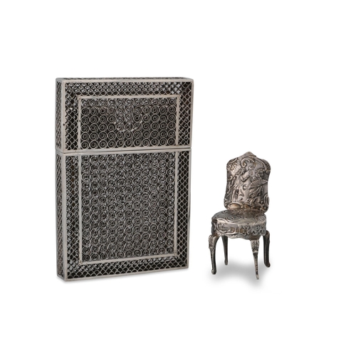 569 - AN EDWARDIAN SILVER NOVELTY CHAIR, together with a Continental card case, London 1902