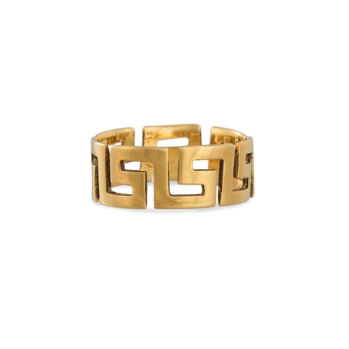 59 - AN 18CT GOLD RING, Greek key design, 5 g. size T - U