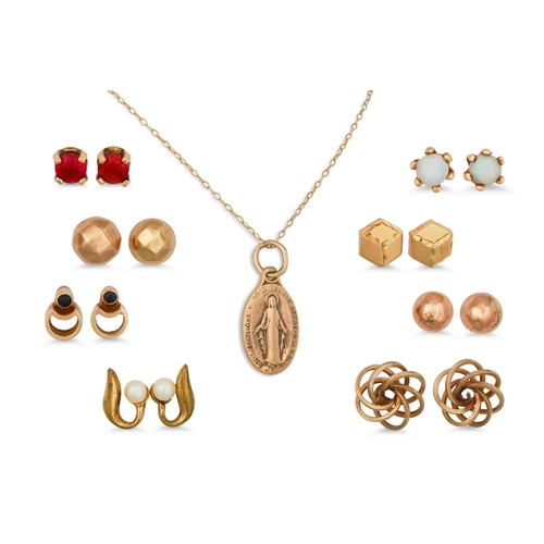 10 - A 9CT GOLD MIRACULOUS MEDAL, together with a collection of (mostly) gold earrings, 7 g.