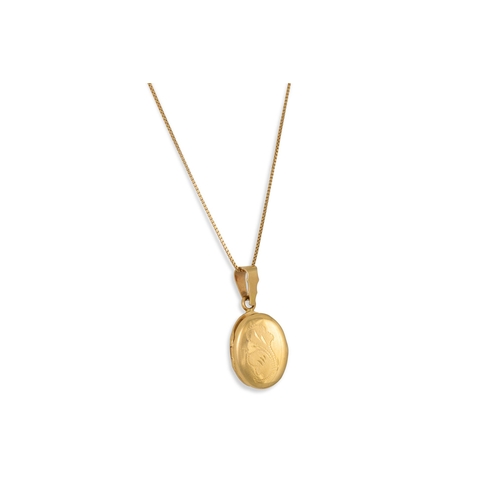 100 - A PHOTO LOCKET & CHAIN, mounted in 18ct yellow gold, 8.7 g.