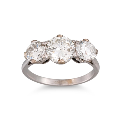 200 - A THREE STONE DIAMOND RING, the brilliant cut diamonds mounted in white metal. Estimated: weight of ... 