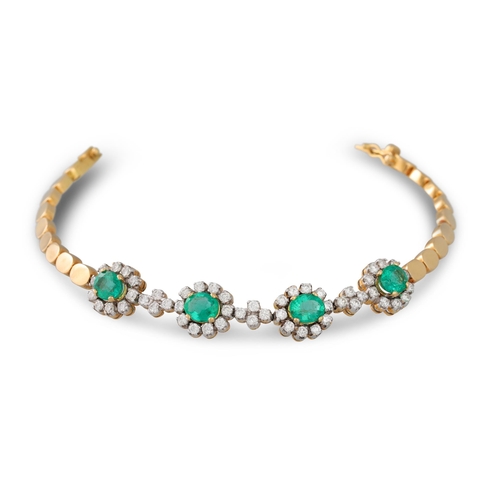 234 - A DIAMOND AND EMERALD BRACELET, comprising four oval clusters to a 18ct yellow gold, 16 g. Estimated... 