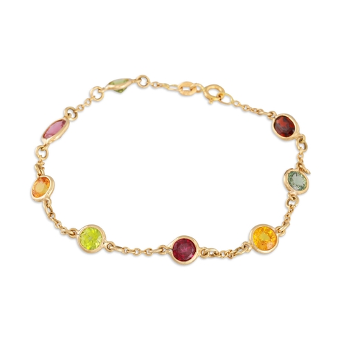 256 - A TOURMALINE, PERIDOT AND CITRINE BRACELET, mounted in yellow gold