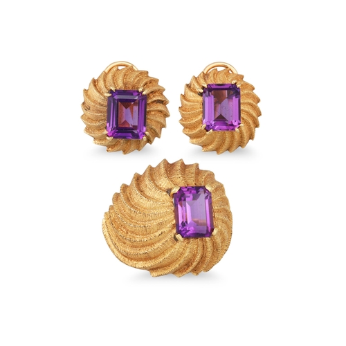 299 - AN AMETHYST SET RING, the rectangular amethyst to a textured 18ct gold bombé style mount, together w... 