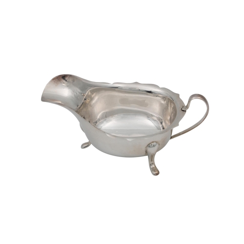 455 - A MODERN SILVER HELMET SHAPED SAUCE BOAT, By Émile Viner, Sheffield 1962, 107.9 g.