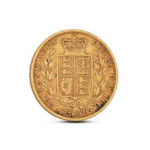 517 - A VICTORIAN GOLD FULL SOVEREIGN ENGLISH COIN, 1857, bun head with shield back, 7.9 g.