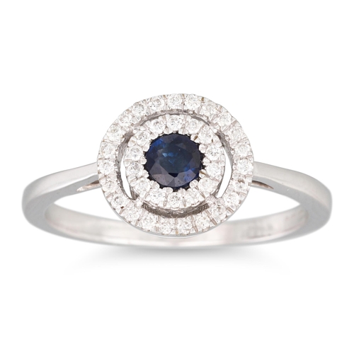 31 - A DIAMOND AND SAPPHIRE TARGET RING, mounted in white gold, size K