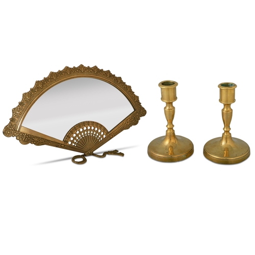 396 - AN EDWARDIAN STYLE FAN SHAPED BRASS TABLE MIRROR, on a brass stand, together with a pair of brass ca... 