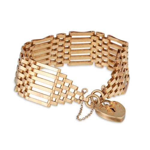 110 - A 9CT GOLD GATE BRACELET, with padlock, 21.7 g.