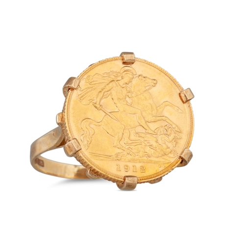 116 - A GEORGE V HALF GOLD SOVEREIGN 1912, English coin, mounted in a ring, 8.9 g. SIze: N - O