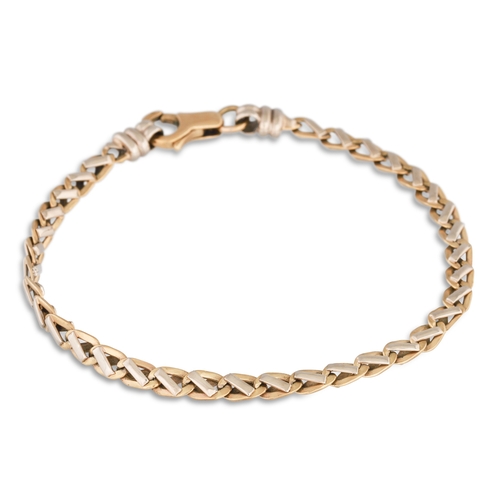 220 - A TWO COLOUR 9CT GOLD BRACELET, 9.8 g.