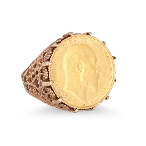 296 - A 1902 ½ GOLD SOVEREIGN RING, in a 9ct gold ring mount, size N, 8.1 g.