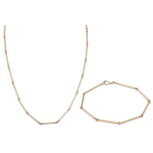 21 - A BATTON LINK NECKLACE, in 9ct gold, 5.7 g, together with a matching bracelet, 2.7 g.