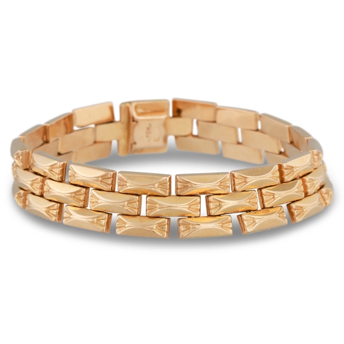 27 - A BRICK LINK BRACELET, in 18ct gold, stamped 750, 20.6 g.