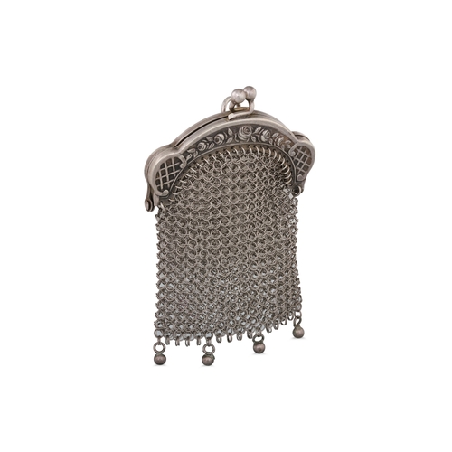 8 - AN ANTIQUE SILVER MESH PURSE