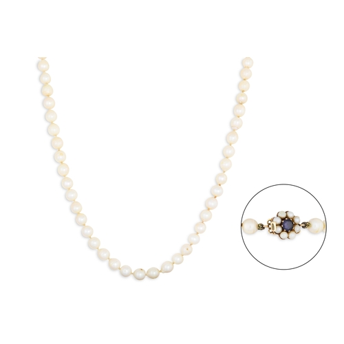 97 - A SET OF VINTAGE CULTURED PEARLS, with a 9ct gold amethyst and pearl clasp