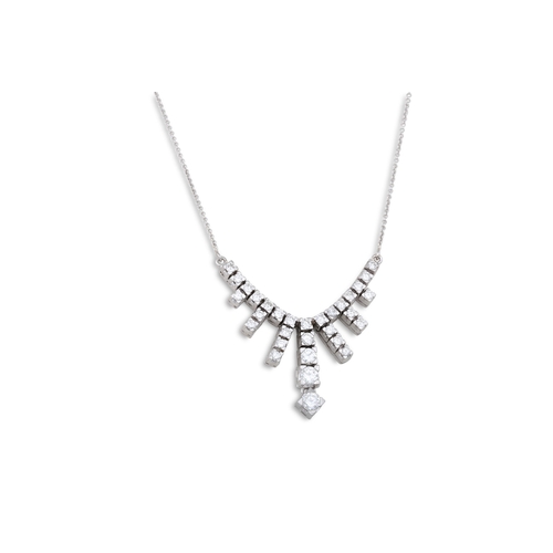 115 - A VINTAGE DIAMOND FRINGE NECKLACE, the brilliant cut diamonds mounted in 18ct white gold to a back c... 