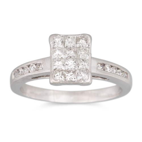 159 - A DIAMOND CLUSTER RING, the twelve illusion set diamonds to round brilliant cut diamond shoulders, m... 