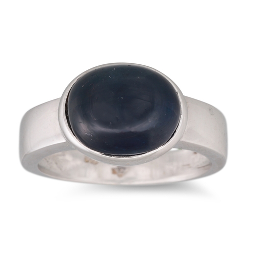 280 - A CABOCHON SAPPHIRE RING, mounted in 14ct white gold, size M