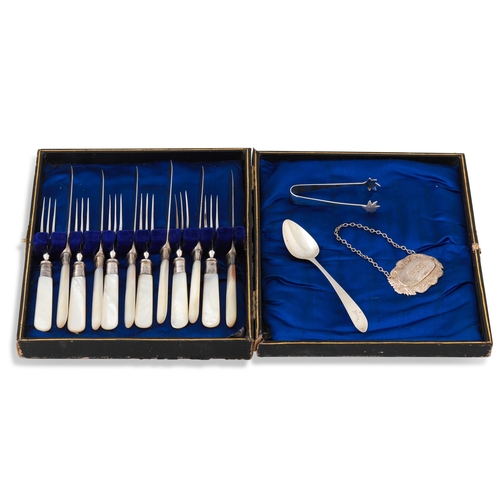 427 - A LARGE MISCELLANEOUS COLLECTION OF SILVER CUTLERY ETC. To include QEII 1977 commemorative silver sp... 