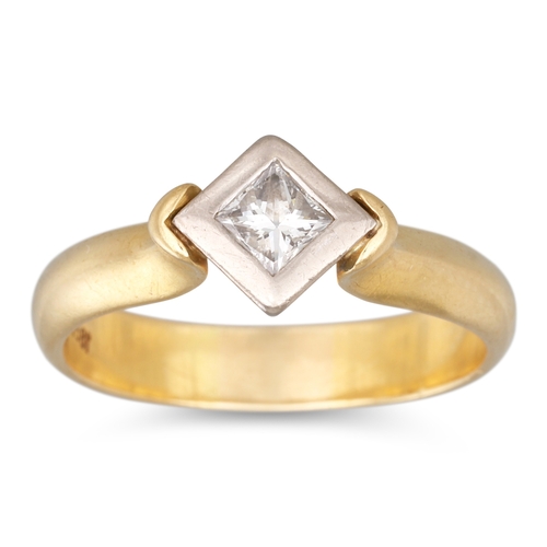 60 - A PRINCESS CUT DIAMOND RING, mounted in 18ct gold. Size: Q