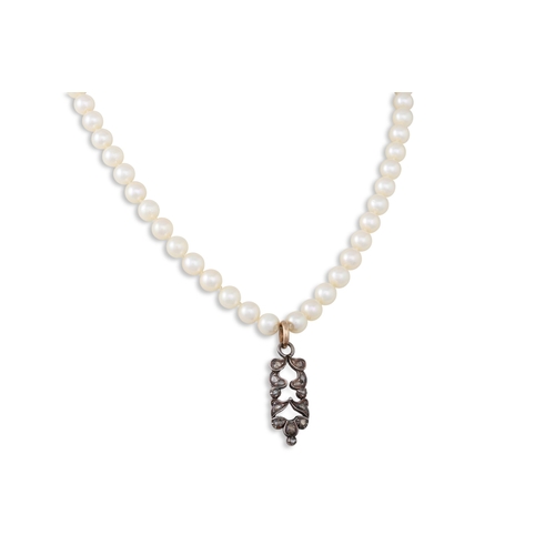 72 - A SET OF CULTURED PEARLS, with diamond set pendant, to a bow shaped clasp