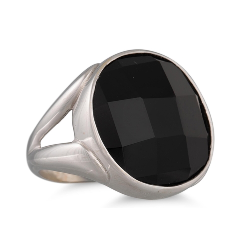 235 - AN ONYX RING, mounted in 18ct white gold, size O - P